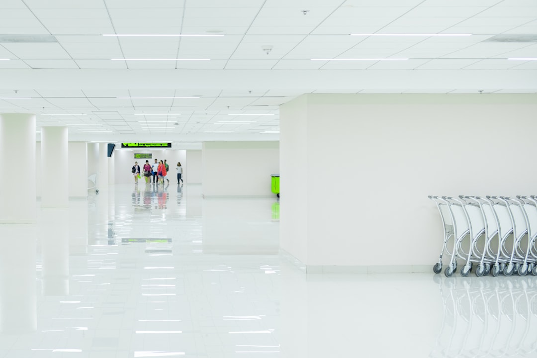 people-on-hallway-v6b88w7bnyq
